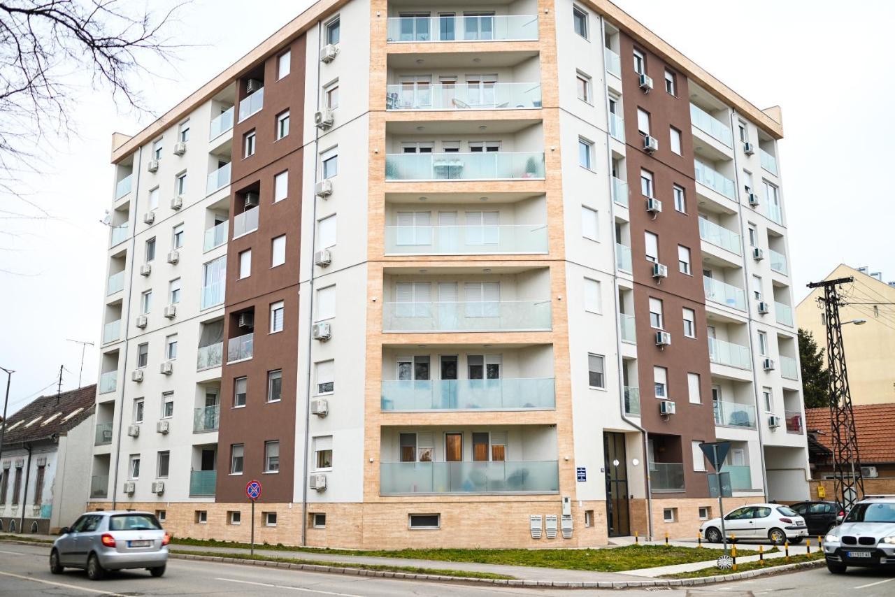 Lena Apartman Subotica Exterior foto